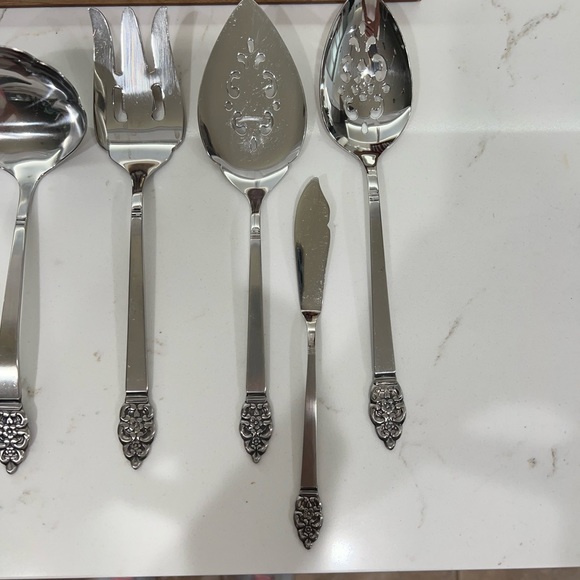 90 Piece Oneidacraft Nordic Crown Deluxe Stainless Flatware Service - Picture 11 of 15